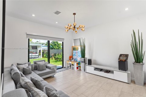 Снять в аренду виллу или дом в Майами, Флорида 4 спальни, 186.64м2, № 1963805 - фото 21