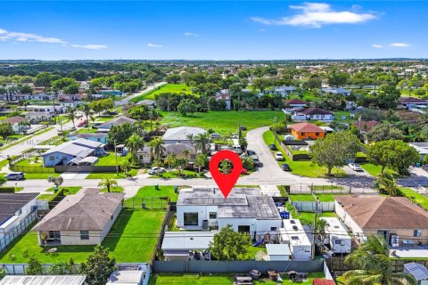 Снять в аренду виллу или дом в Майами, Флорида 4 спальни, 186.64м2, № 1963805 - фото 6