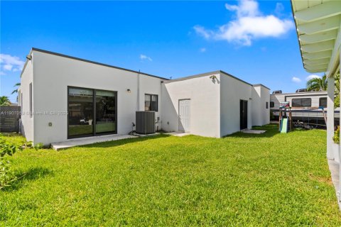 Снять в аренду виллу или дом в Майами, Флорида 4 спальни, 186.64м2, № 1963805 - фото 25