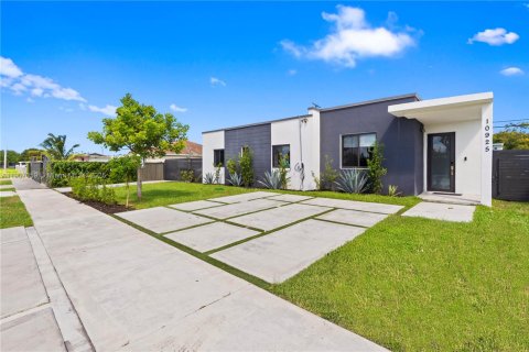 Снять в аренду виллу или дом в Майами, Флорида 4 спальни, 186.64м2, № 1963805 - фото 3