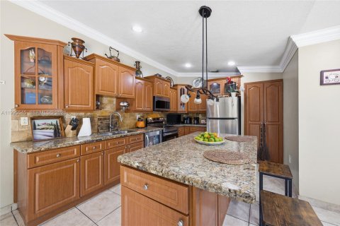 Casa en venta en Miami, Florida, 3 dormitorios, 189.06 m2 № 2058916 - foto 28