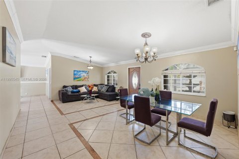 Casa en venta en Miami, Florida, 3 dormitorios, 189.06 m2 № 2058916 - foto 16