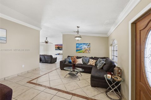 Casa en venta en Miami, Florida, 3 dormitorios, 189.06 m2 № 2058916 - foto 13