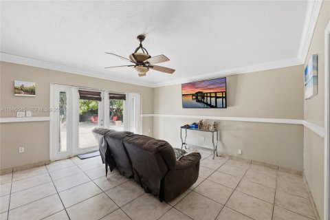 Casa en venta en Miami, Florida, 3 dormitorios, 189.06 m2 № 2058916 - foto 19