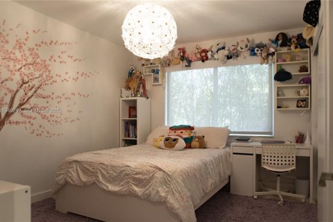 Casa en venta en North Miami, Florida, 5 dormitorios, 264.49 m2 № 2004337 - foto 17