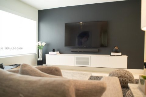 Casa en venta en North Miami, Florida, 5 dormitorios, 264.49 m2 № 2004337 - foto 13