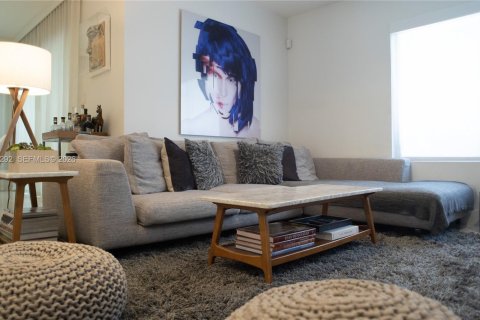 Casa en venta en North Miami, Florida, 5 dormitorios, 264.49 m2 № 2004337 - foto 12