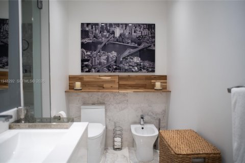 Casa en venta en North Miami, Florida, 5 dormitorios, 264.49 m2 № 2004337 - foto 24