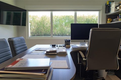 Casa en venta en North Miami, Florida, 5 dormitorios, 264.49 m2 № 2004337 - foto 30