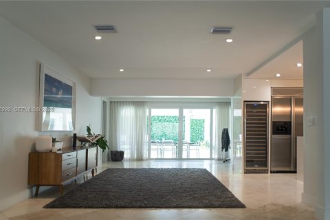 Casa en venta en North Miami, Florida, 5 dormitorios, 264.49 m2 № 2004337 - foto 5