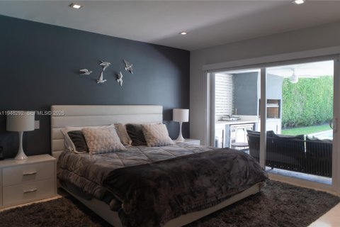 Casa en venta en North Miami, Florida, 5 dormitorios, 264.49 m2 № 2004337 - foto 22