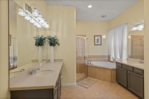 House in Bradenton, Florida 5 bedrooms, 284 sq.m. № 1885713 - photo 17