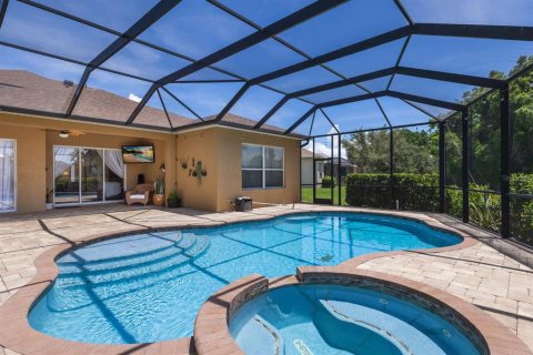 House in Bradenton, Florida 5 bedrooms, 284 sq.m. № 1885713 - photo 24