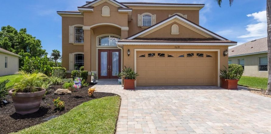 House in Bradenton, Florida 5 bedrooms, 284 sq.m. № 1885713
