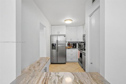 Condominio en venta en Aventura, Florida, 2 dormitorios, 106.28 m2 № 2035418 - foto 15