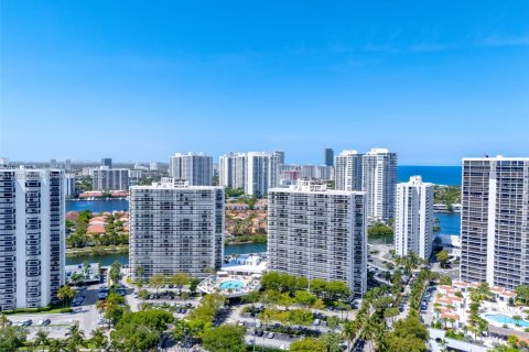 Condominio en venta en Aventura, Florida, 2 dormitorios, 106.28 m2 № 2035418 - foto 3