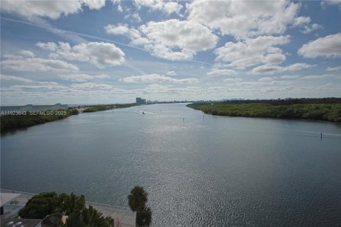 Снять в аренду кондоминиум в Санни-Айлс-Бич, Флорида 1 спальня, 70.79м2, № 1984307 - фото 1