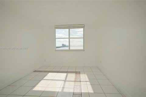 Снять в аренду кондоминиум в Санни-Айлс-Бич, Флорида 1 спальня, 70.79м2, № 1984307 - фото 4