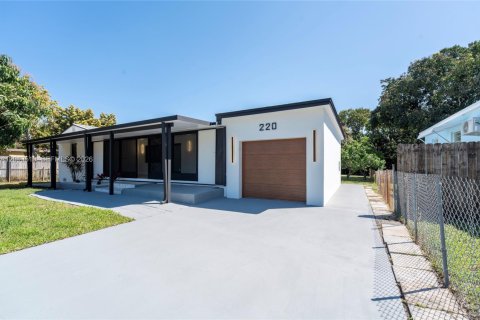 Villa ou maison à Miami, Floride 3 chambres, 109.72 m2 № 2192572