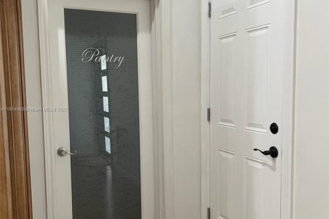 Villa ou maison à vendre à Miramar, Floride: 3 chambres, 127.83 m2 № 1875027 - photo 4