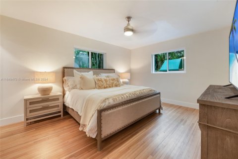 House in Coral Gables, Florida 3 bedrooms, 176.14 sq.m. № 1360262 - photo 6