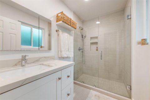 House in Coral Gables, Florida 3 bedrooms, 176.14 sq.m. № 1360262 - photo 7