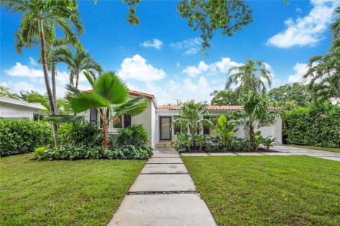 House in Coral Gables, Florida 3 bedrooms, 176.14 sq.m. № 1360262 - photo 1