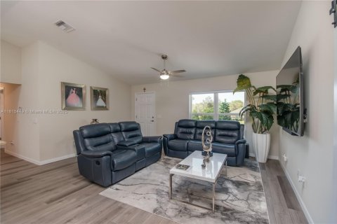 House in Ocala, Florida 4 bedrooms, 166.3 sq.m. № 1958483 - photo 6