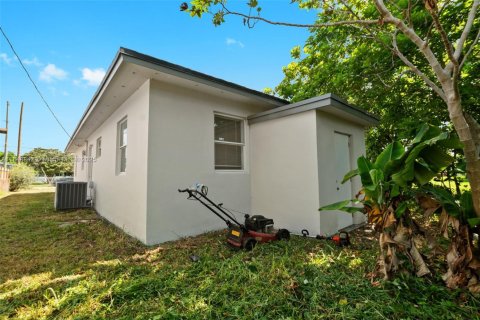 Casa en venta en North Miami Beach, Florida, 3 dormitorios, 128.76 m2 № 1857485 - foto 22