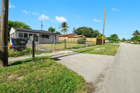 Casa en venta en North Miami Beach, Florida, 3 dormitorios, 128.76 m2 № 1857485 - foto 2