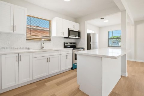 Casa en venta en North Miami Beach, Florida, 3 dormitorios, 128.76 m2 № 1857485 - foto 5