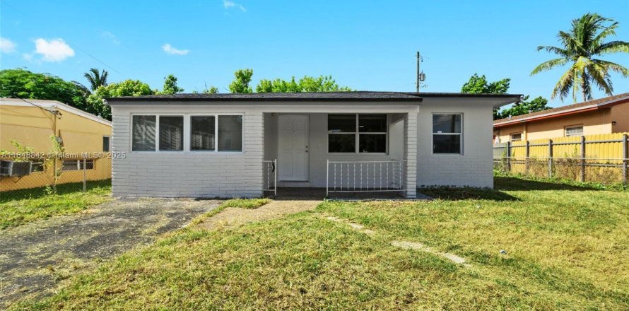 Casa en North Miami Beach, Florida 3 dormitorios, 128.76 m2 № 1857485