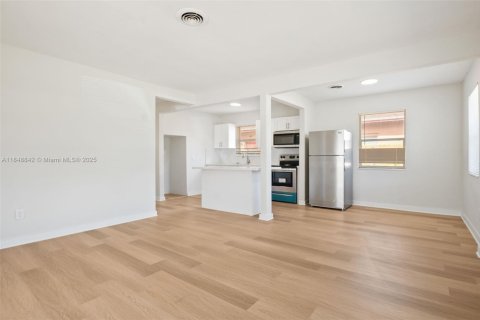 Casa en venta en North Miami Beach, Florida, 3 dormitorios, 128.76 m2 № 1857485 - foto 3