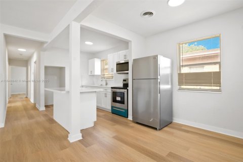Casa en venta en North Miami Beach, Florida, 3 dormitorios, 128.76 m2 № 1857485 - foto 4