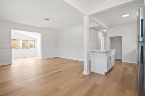 Casa en venta en North Miami Beach, Florida, 3 dormitorios, 128.76 m2 № 1857485 - foto 6