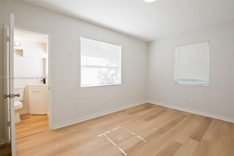 Casa en venta en North Miami Beach, Florida, 3 dormitorios, 128.76 m2 № 1857485 - foto 9
