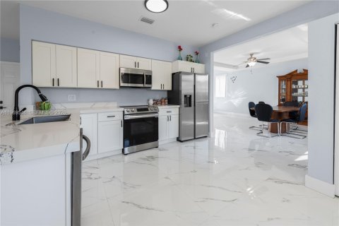 Villa ou maison à vendre à Homestead, Floride: 4 chambres, 255.67 m2 № 2042226 - photo 11