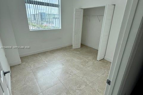 Apartment in Hollywood, Florida 3 bedrooms, 141.4 sq.m. № 2002954 - photo 4
