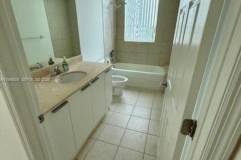 Apartment in Hollywood, Florida 3 bedrooms, 141.4 sq.m. № 2002954 - photo 3