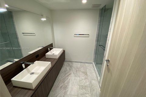 Condo in Miami, Florida, 1 bedroom  № 1705481 - photo 3