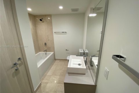 Condo in Miami, Florida, 1 bedroom  № 1705481 - photo 9
