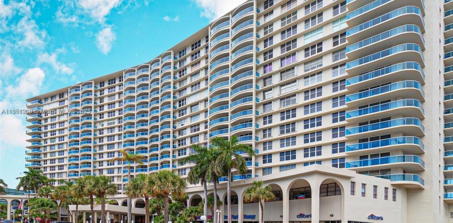 Condo in Hollywood, Florida, 2 bedrooms  № 1875359
