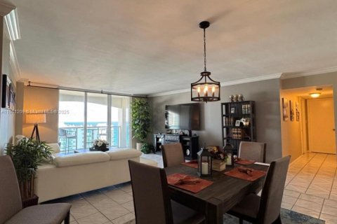 Condo in Hollywood, Florida, 2 bedrooms  № 1875359 - photo 4