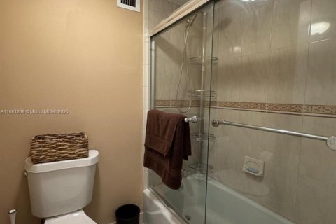 Condo in Hollywood, Florida, 2 bedrooms  № 1875359 - photo 28