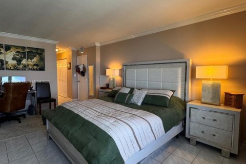 Condo in Hollywood, Florida, 2 bedrooms  № 1875359 - photo 6