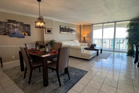Condo in Hollywood, Florida, 2 bedrooms  № 1875359 - photo 5