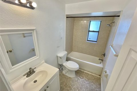 House in Kissimmee, Florida 3 bedrooms, 137.12 sq.m. № 2393743 - photo 15