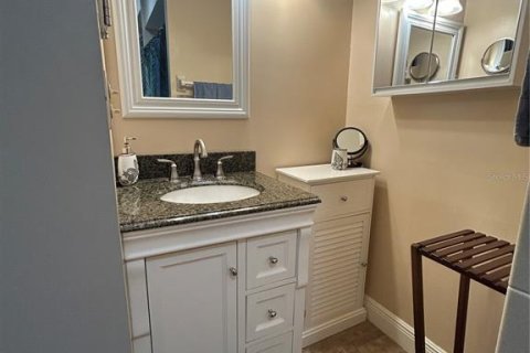 Condo in Saint Petersburg, Florida, 2 bedrooms  № 2227833 - photo 12