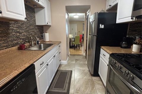 Condo in Saint Petersburg, Florida, 2 bedrooms  № 2227833 - photo 4