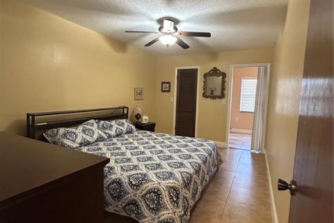 Condo in Saint Petersburg, Florida, 2 bedrooms  № 2227833 - photo 11